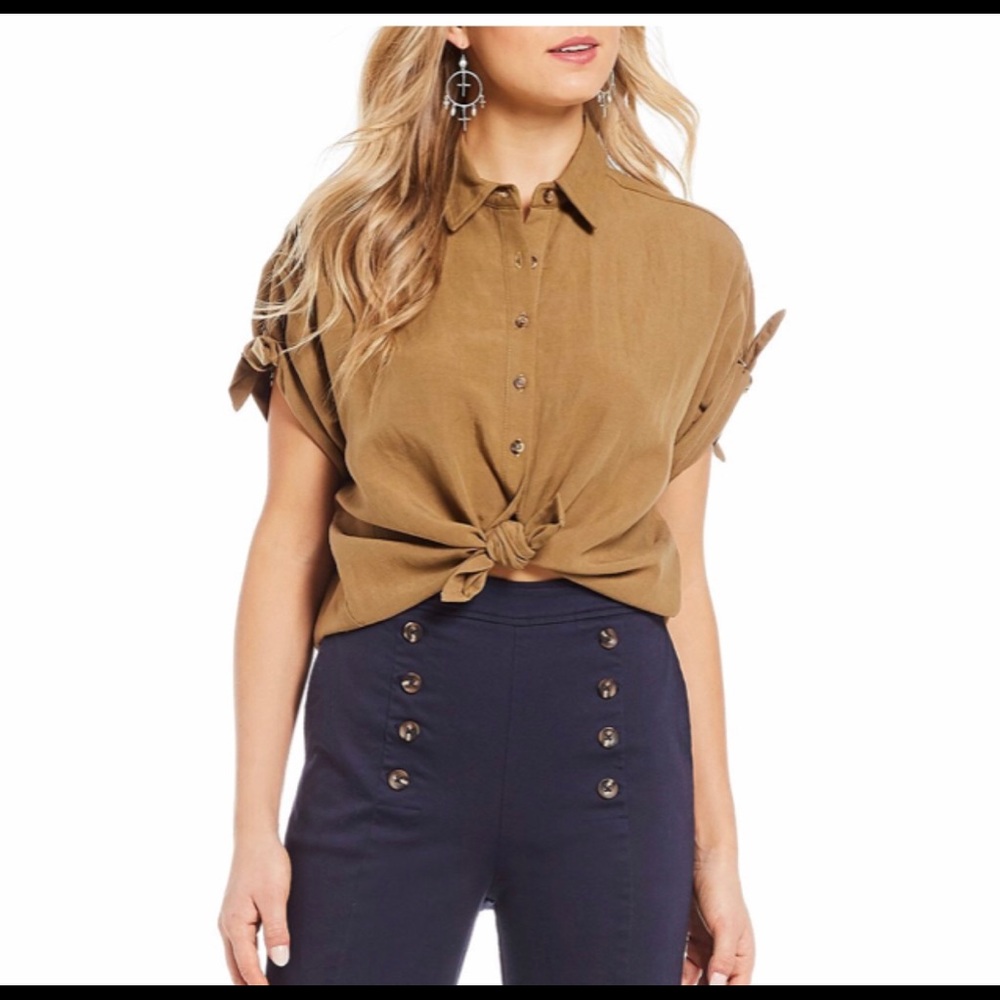 Like NEW First Monday Tie Waist Blouse - Size Small